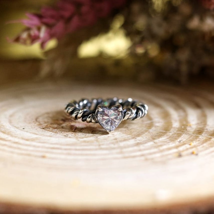 Anello doppio intreccio e cuore - immagine 2