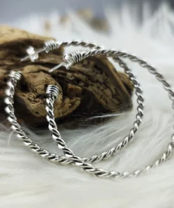 orecchini a cerchio intrecciati